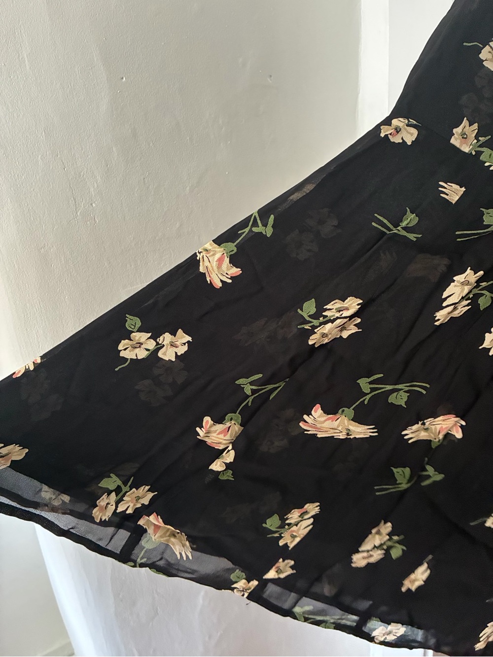 Vintage Reformation Black Floral V-Neck Mini Dress - Picture 4 of 6